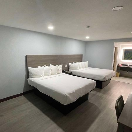 Surestay Hotel By Best Western Чилдрес Екстериор снимка